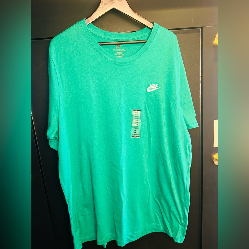 Nike Men’s The Nike Tee Short Sleeve T-Shirt